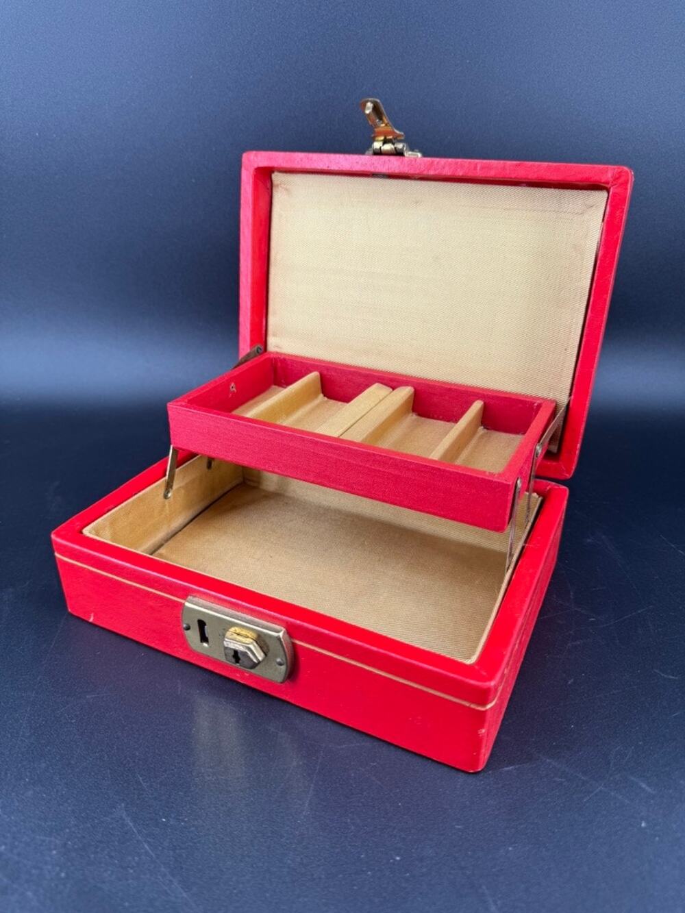 Vintage Red Leatherette Cantilever Tray Jewelry Box Vanity Organizer MCM